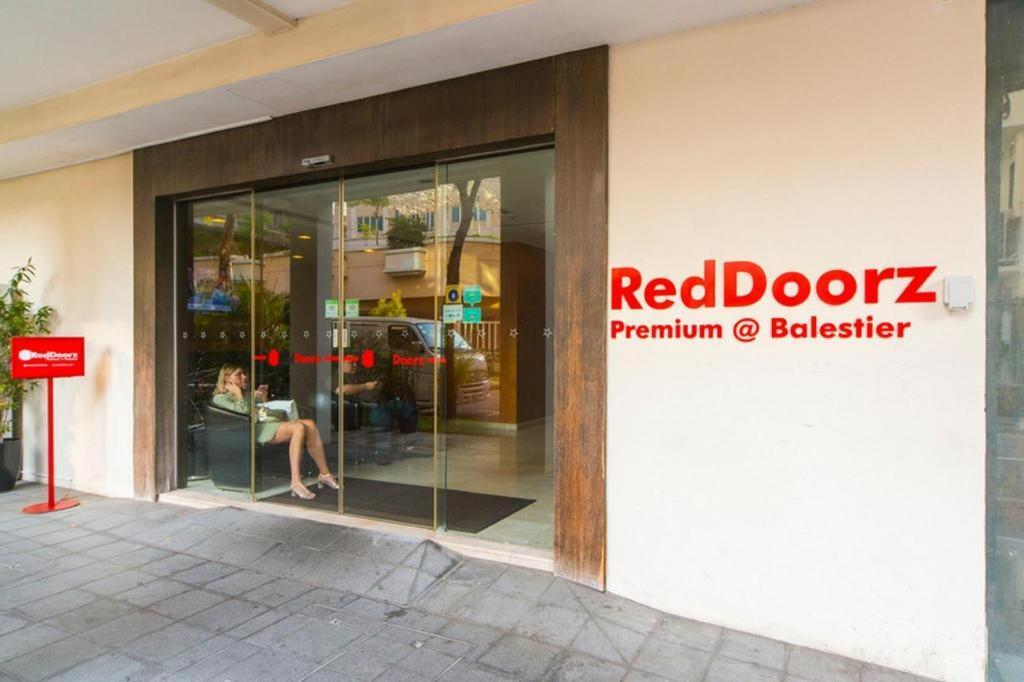 Hotel RedDoorz Premium at Balestier Singapur Exterior foto