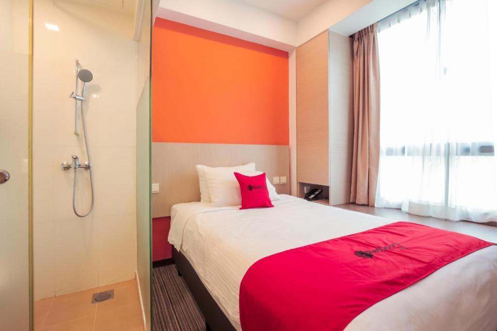 Hotel RedDoorz Premium at Balestier Singapur Exterior foto