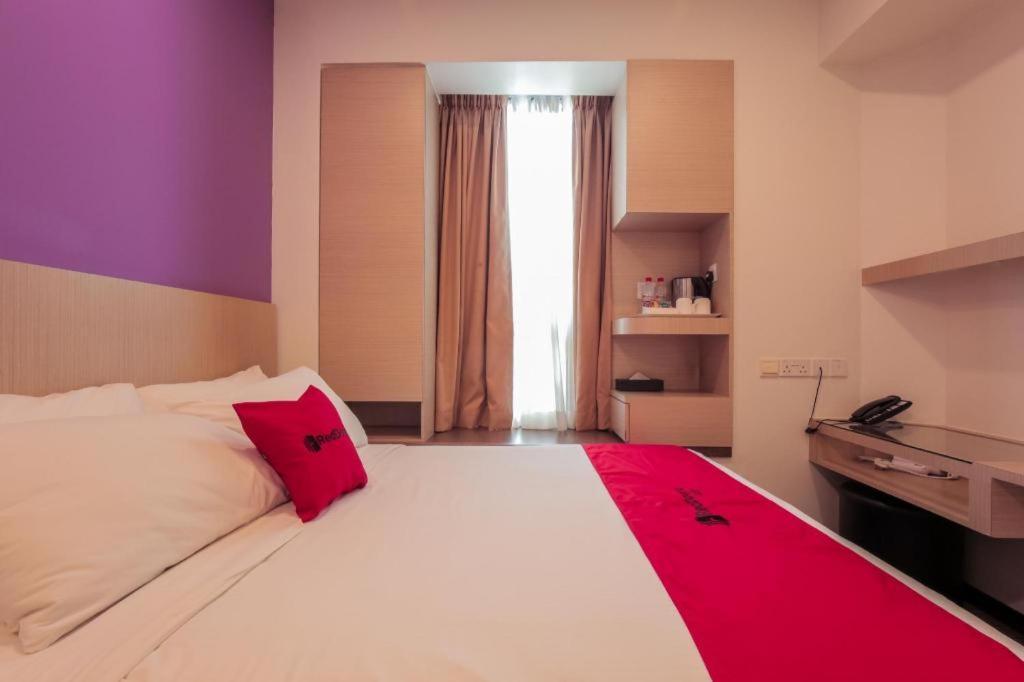 Hotel RedDoorz Premium at Balestier Singapur Exterior foto
