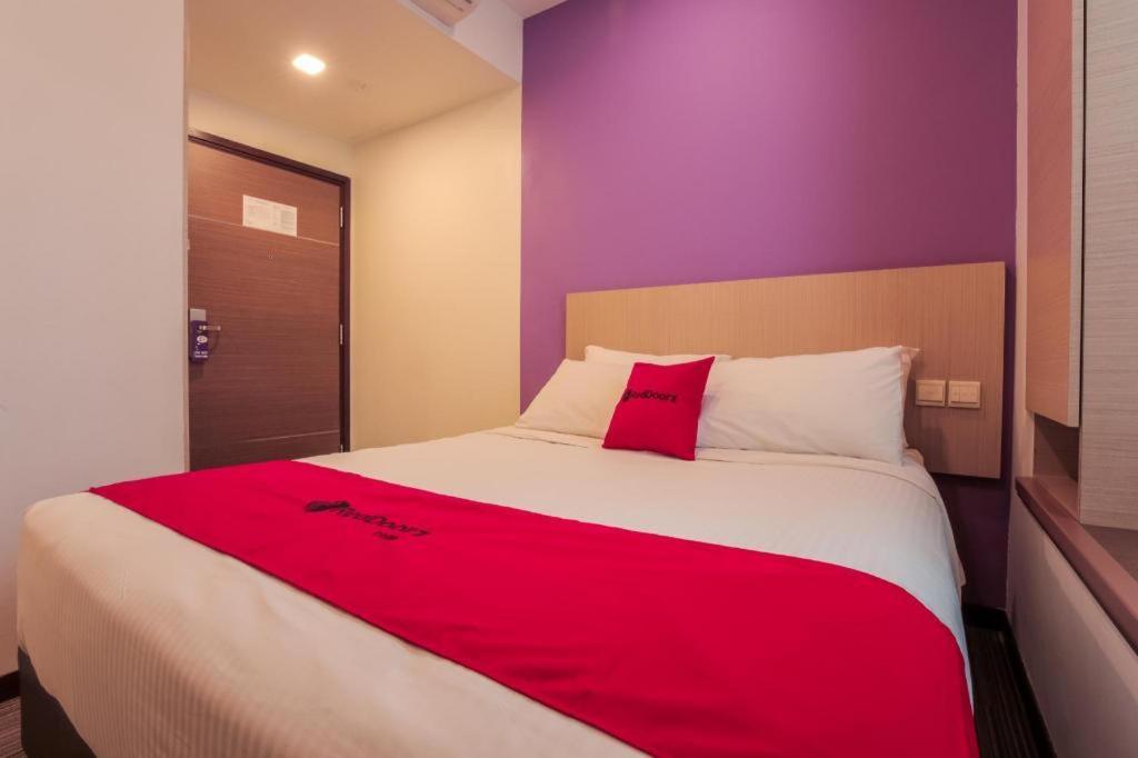 Hotel RedDoorz Premium at Balestier Singapur Exterior foto