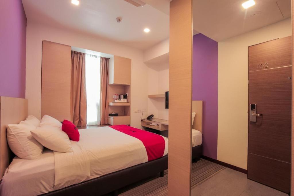 Hotel RedDoorz Premium at Balestier Singapur Exterior foto