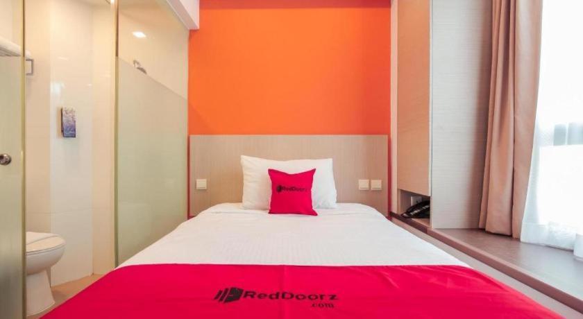 Hotel RedDoorz Premium at Balestier Singapur Exterior foto