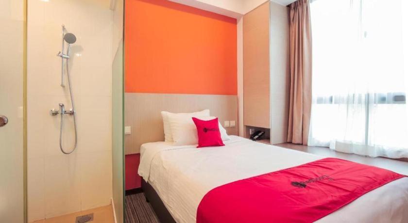Hotel RedDoorz Premium at Balestier Singapur Exterior foto