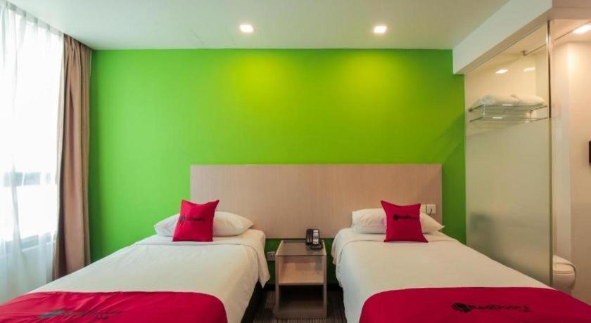 Hotel RedDoorz Premium at Balestier Singapur Exterior foto