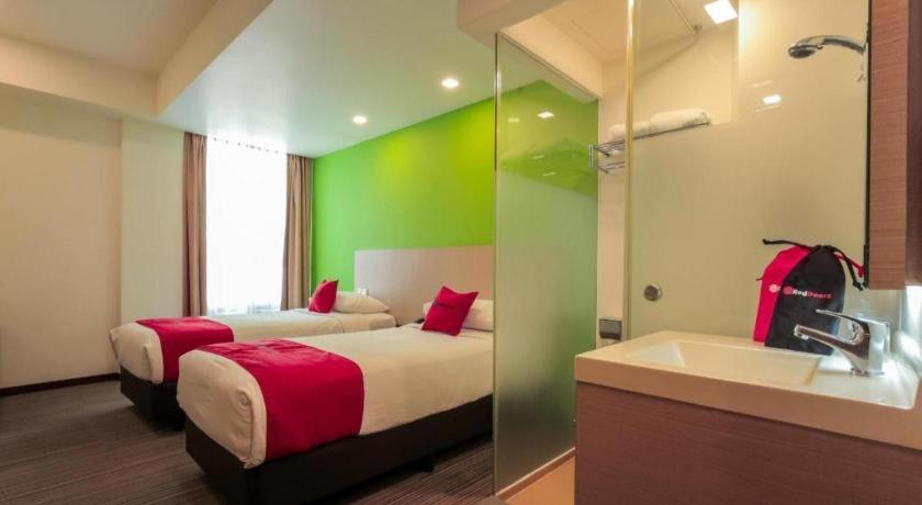 Hotel RedDoorz Premium at Balestier Singapur Exterior foto