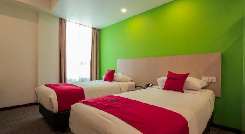 Hotel RedDoorz Premium at Balestier Singapur Exterior foto