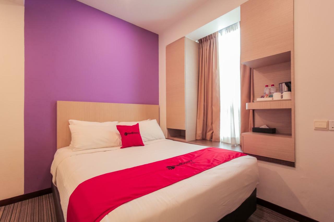 Hotel RedDoorz Premium at Balestier Singapur Exterior foto